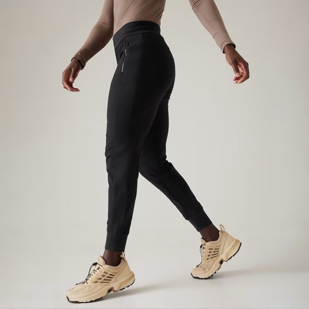 NWT Athleta Headlands Hybrid Trek Jogger - Picture 3 of 7